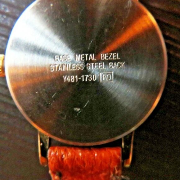 Vintage 80's LORUS WALT DISNEY MICKEY MOUSE WATCH Quartz Leather Band Unisex - Picture 4 of 4